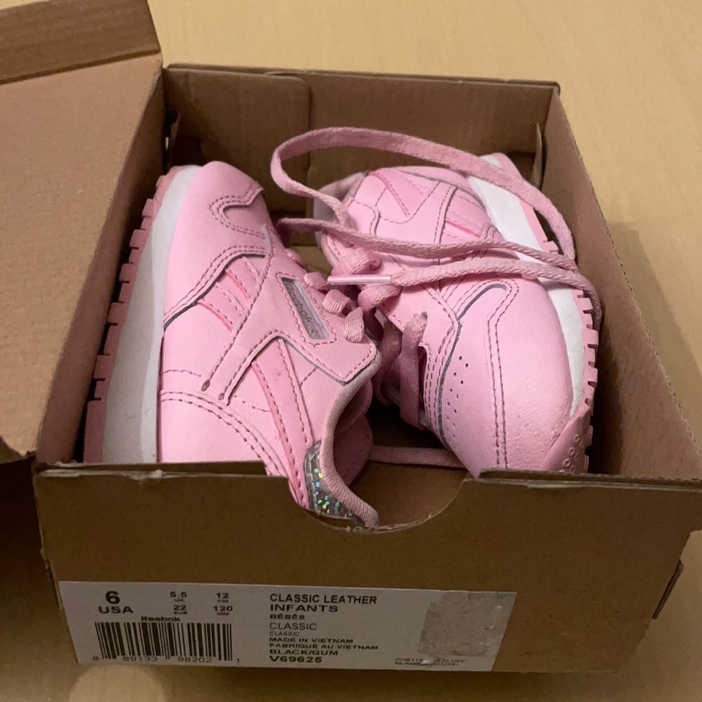 Toddler pink Reebok classic 6c
